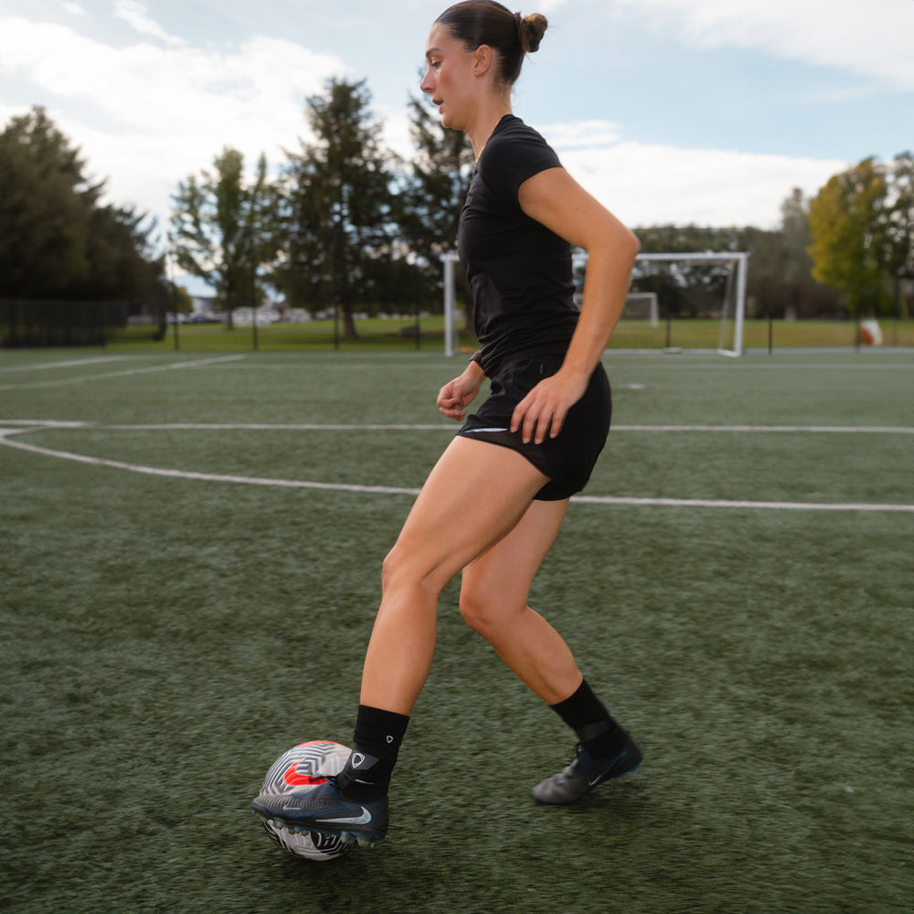 Lightweight ankle support brace for sports