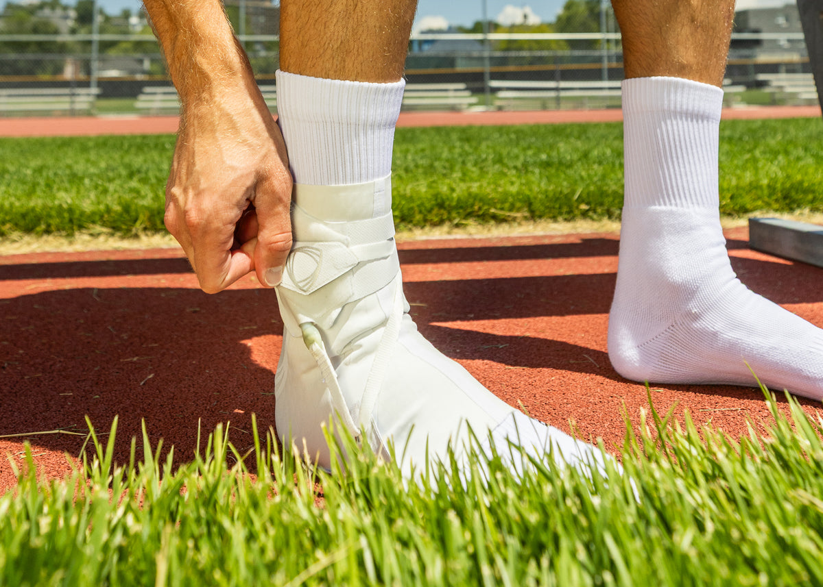 Running ankle brace with adjustable straps