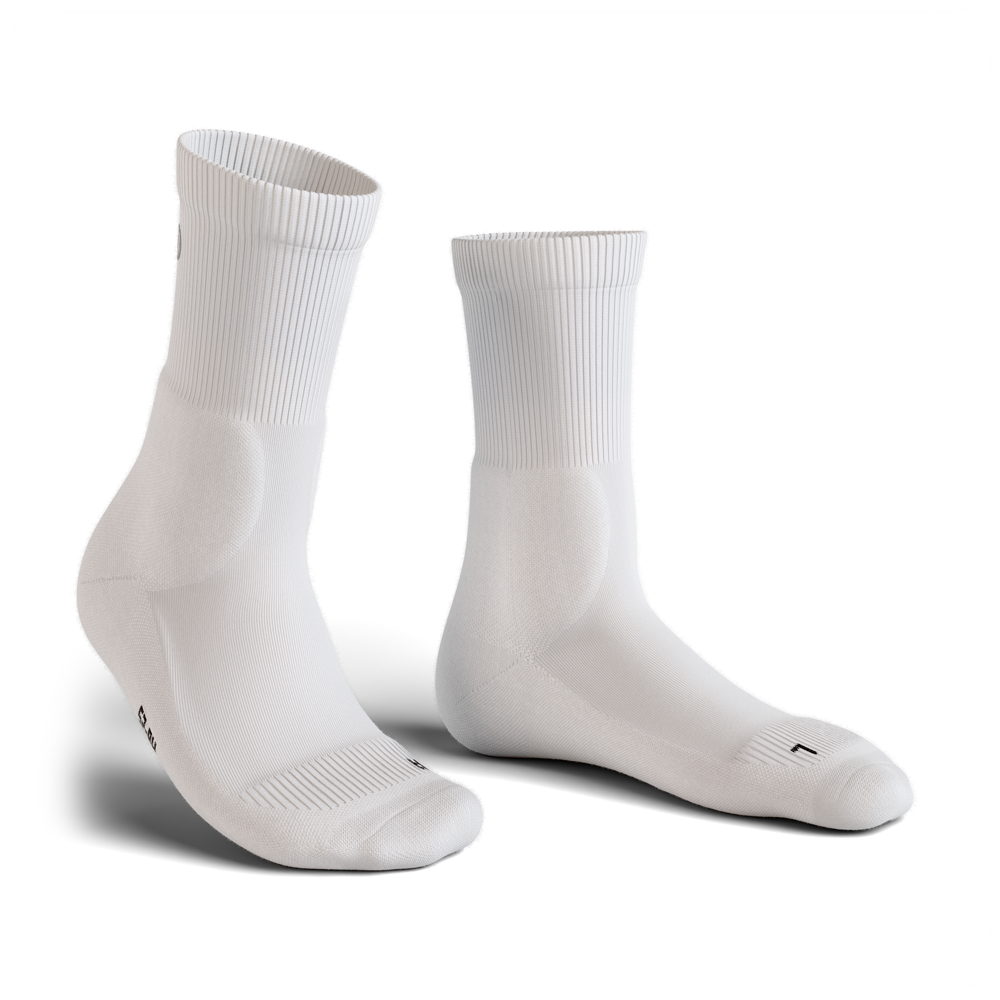 White cotton sports socks with cushion zones